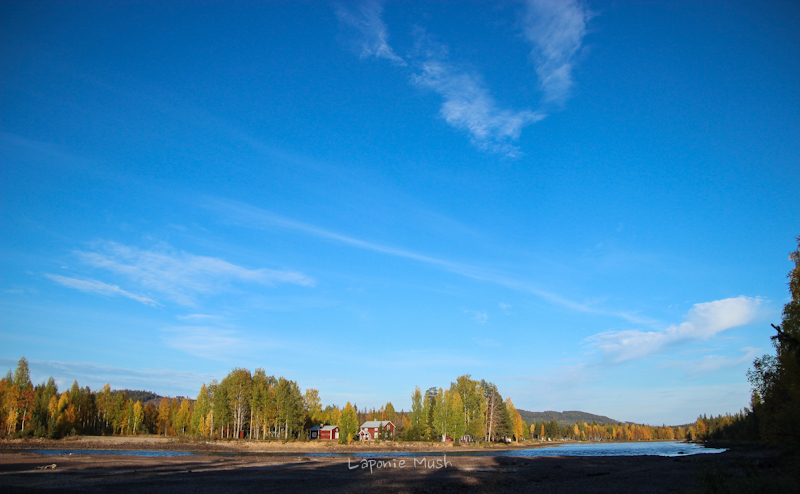 la rivière Pite- laponie suédoise en automne