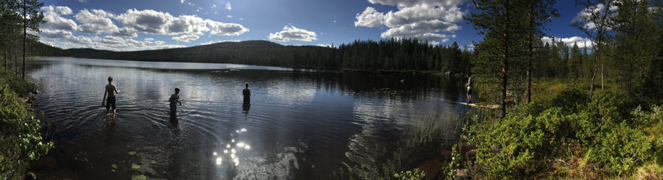 Journée pêche au lac pendant les séjours d'été "Soleil de Minuit" et jour de repos pour les chiens de traîneau