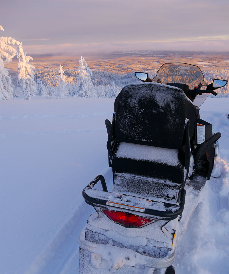 Séjour d'hiver conquête de la toundra et randonnée en motoneige en Laponie Suédoise